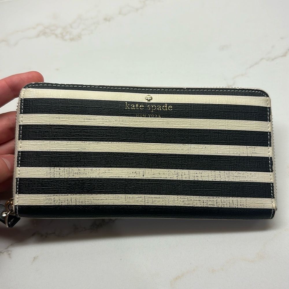 Kate Spade Zip Around Wallet